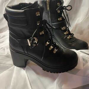 Size 8 Women’s Guess Boots